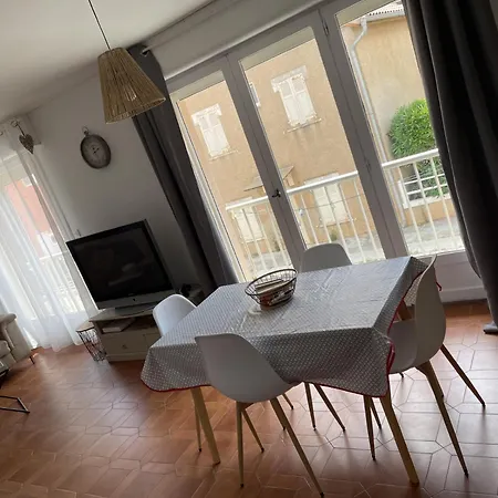 La Coquille - Spacieux 45m2, T2 A 1min De La - Wifi Apartment